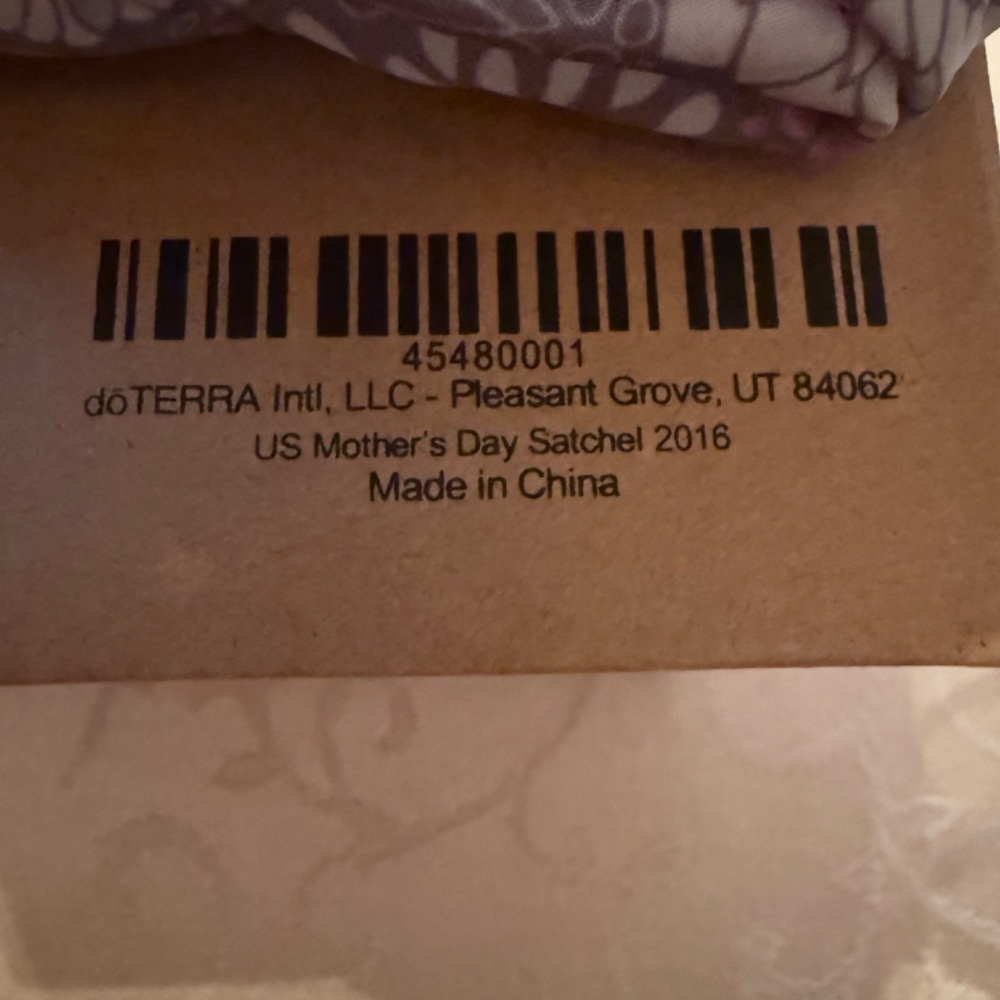 NEW DOTERRA *US MOTHERS DAY SATCHEL 2016* NEW IN BOX (no oil) limited edition - Picture 3 of 3